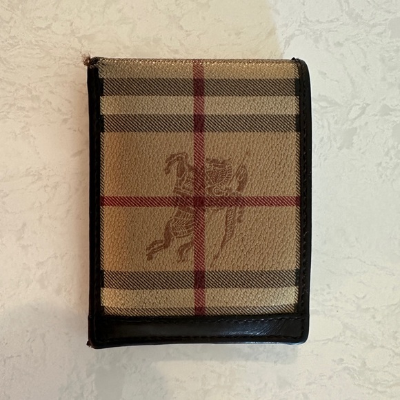 Burberry classic pattern billfold. - Picture 1 of 6